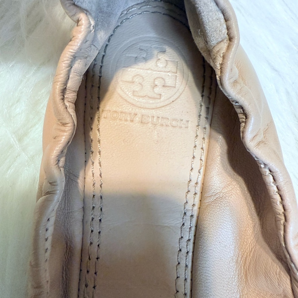 Tory Burch Women's Beige Leather Flats - Picture 2 of 8